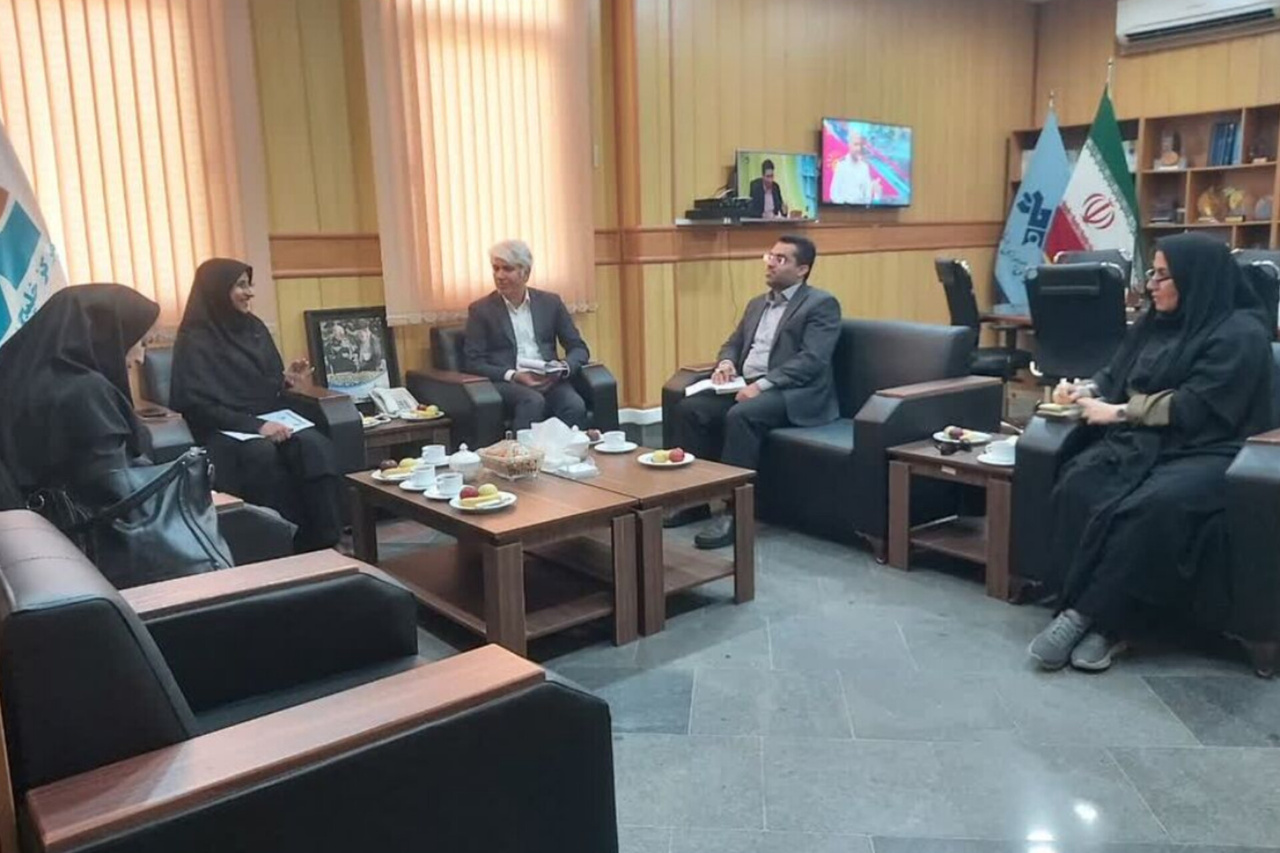 حلقه کتابخوانی «یه زیر انداز یک کتاب» در هرمزگان برگزار می‌شود