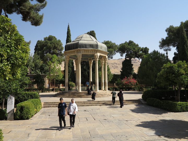 حافظیه چگونه برای «تجربه آرامش‌بخش» طراحی شد؟/ سقف آرامگاه نمادی از معنویت و عرفان