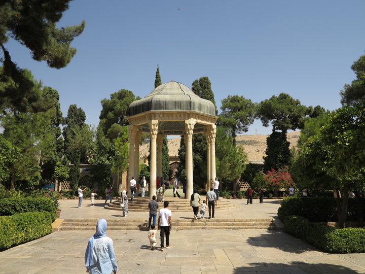 بسیاری از ابیات حافظ در تاجیکستان ضرب‌المثل شده است