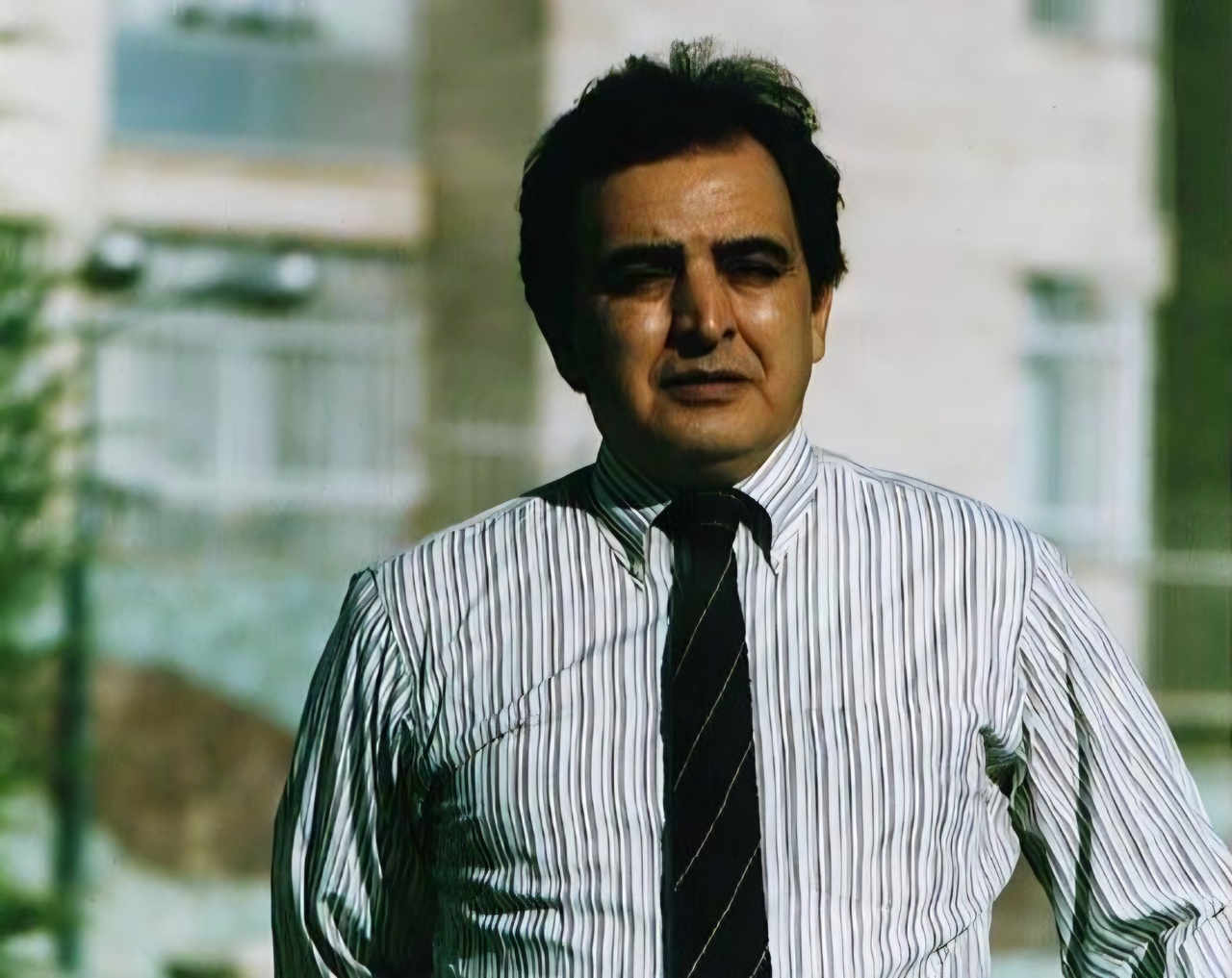 فریدون فروغی اگر می‌دانست این همه طرفدار دارد، خودش را نیش نمی‌زد