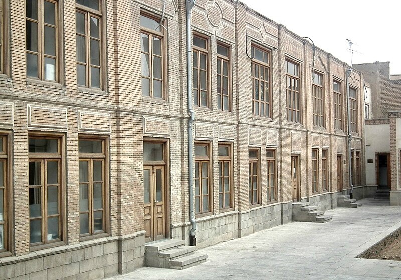 موسس مدرسه در ایران