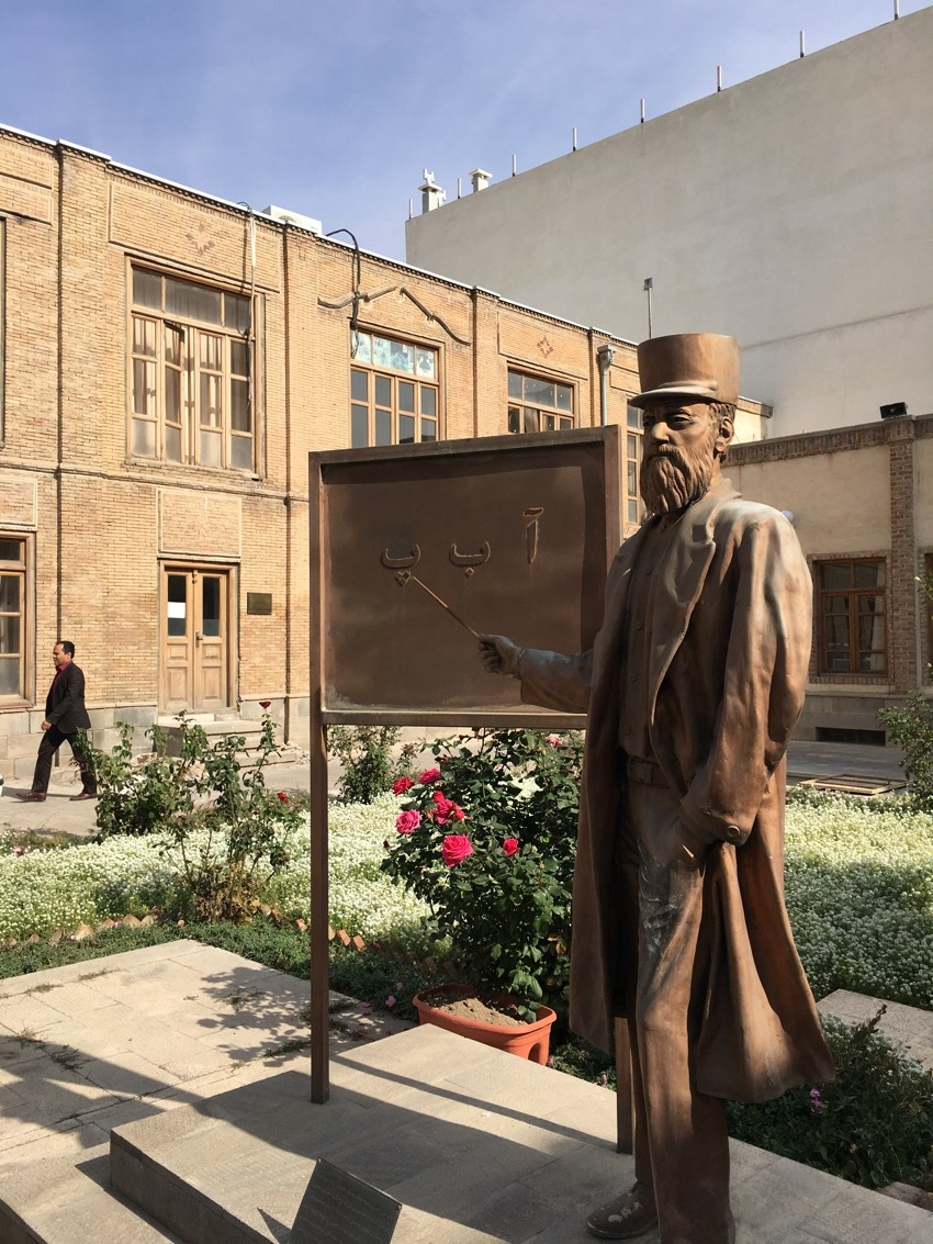 موسس مدرسه در ایران