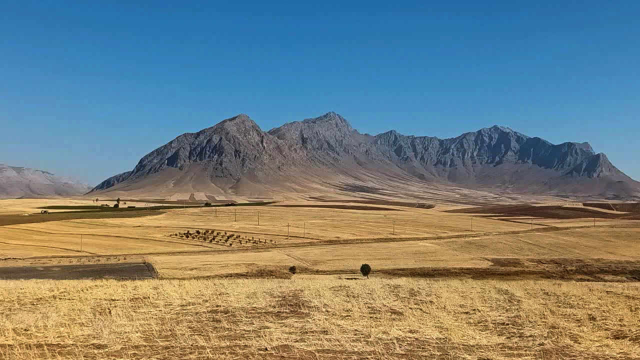 شاهنامه در گذر ایل چهارلنگ بختیاری/ ۳۵ سال نقالی برای بیداری نسل‌ها