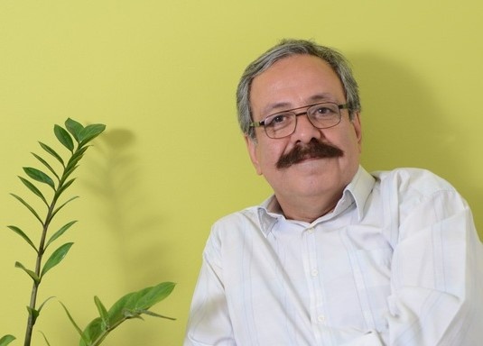 بخوانیم چون وطن در مطالعه زنده می‌ماند