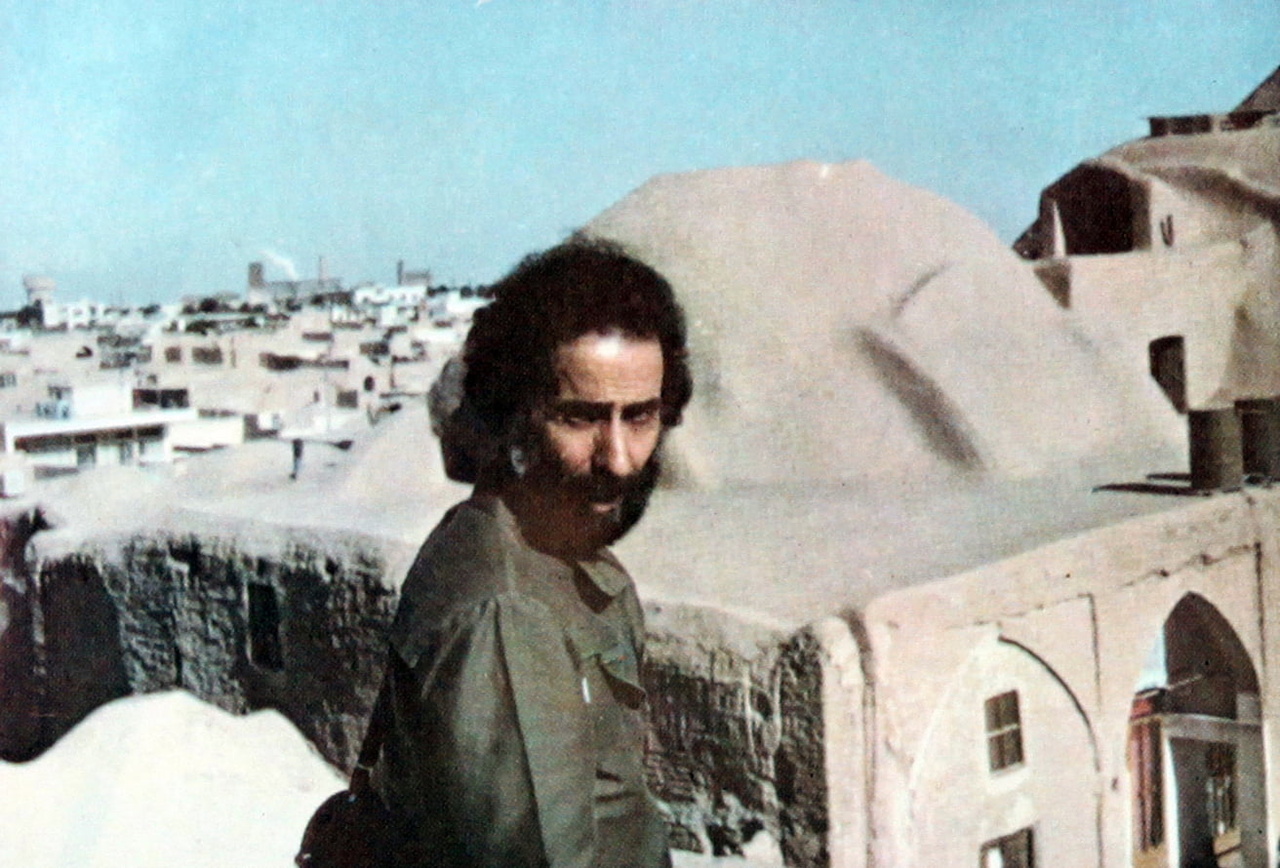 مادری دارم بهتر از برگ درخت