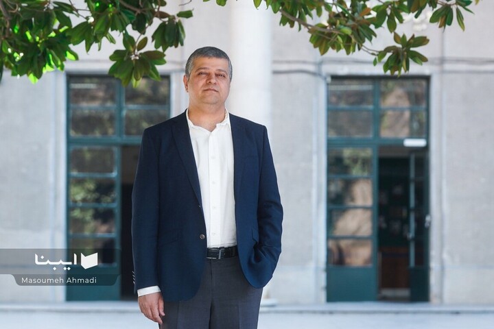 نگاهبان زبان فارسی و میهن‌دوستِ پرشور