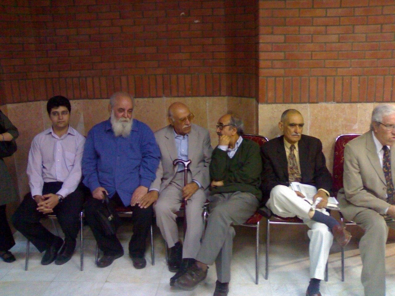 نگاهبان زبان فارسی و میهن‌دوستِ پرشور