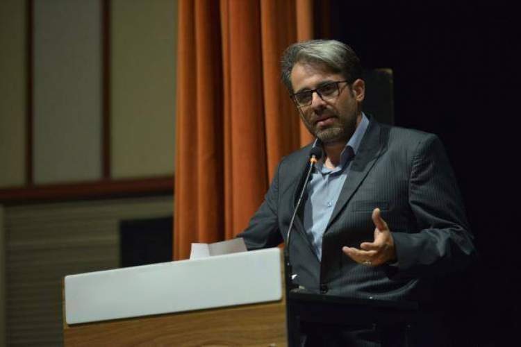 بخوانیم چون وطن در روشنایی فهم ساخته می‌شود