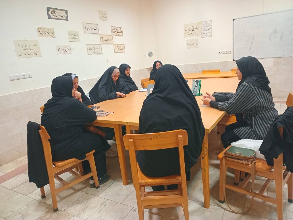 نشست «نگاهی نو به اندیشههای مولانا» در تربتحیدریه/ نشست کتابخوان در بجستان