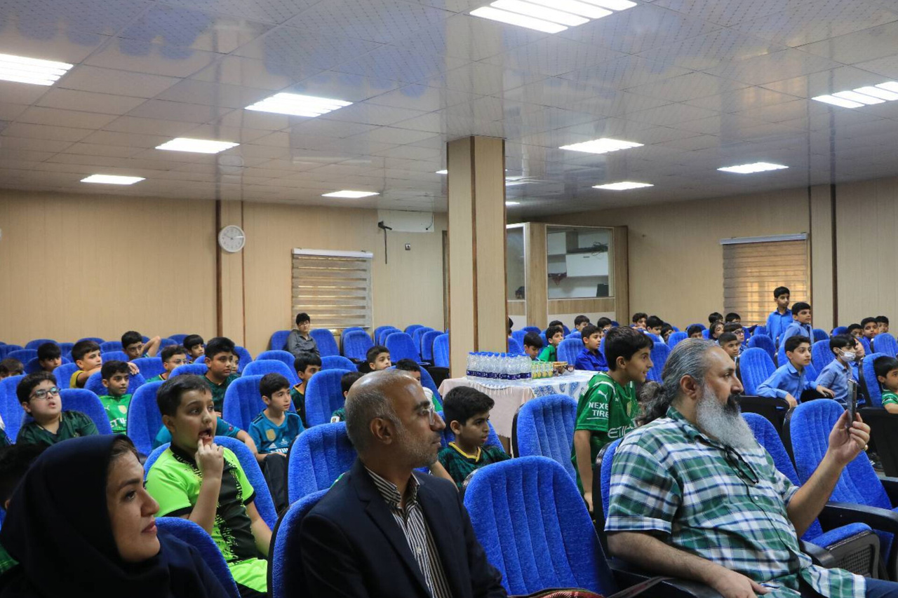 نشست نویسندگان حوزه کودک در بندرعباس برگزار شد