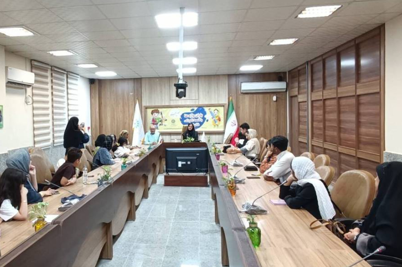 محفل ادبی «چیچیکا» با موضوع قصه، کودک و خانواده در بندرعباس برگزار شد