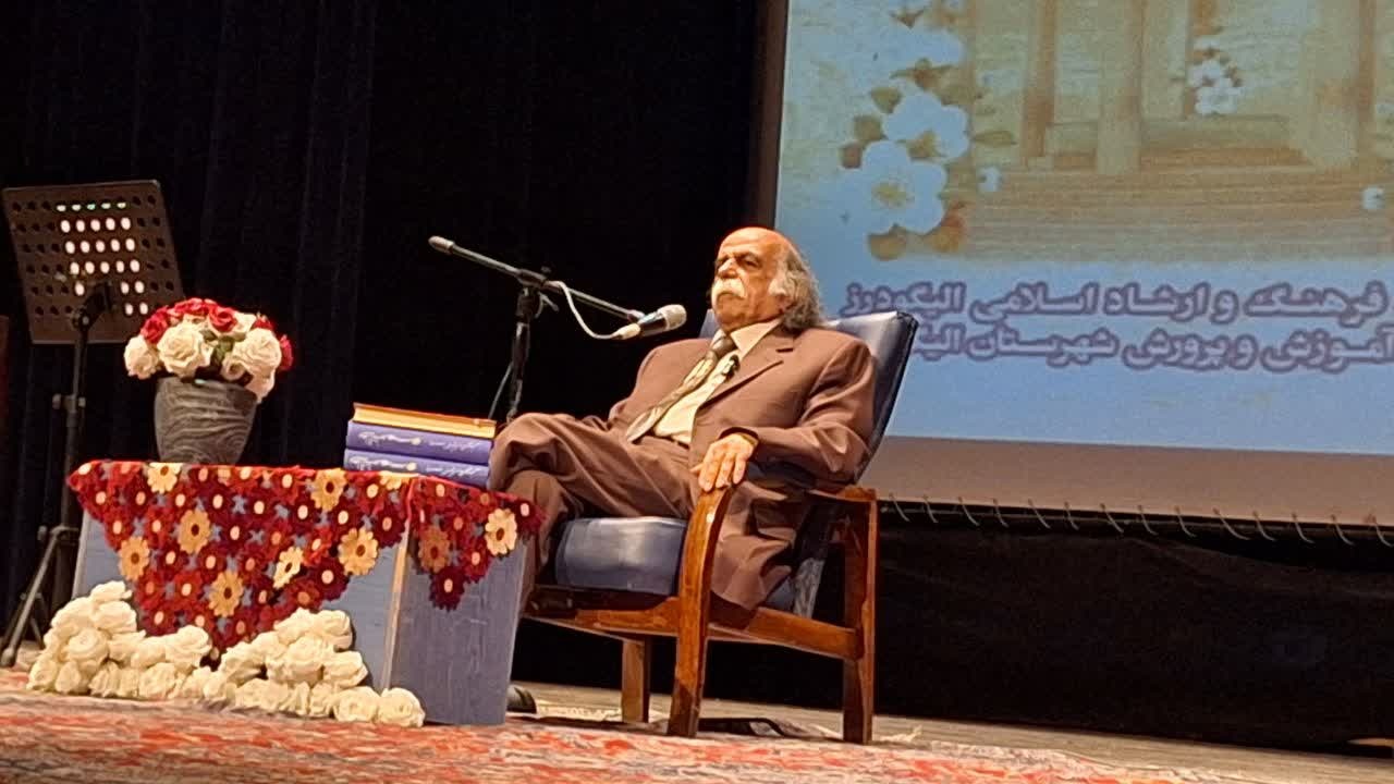 سخن حافظ مانند آب کالبدی روان دارد/ «رند»، نمادی که حافظ آفرید