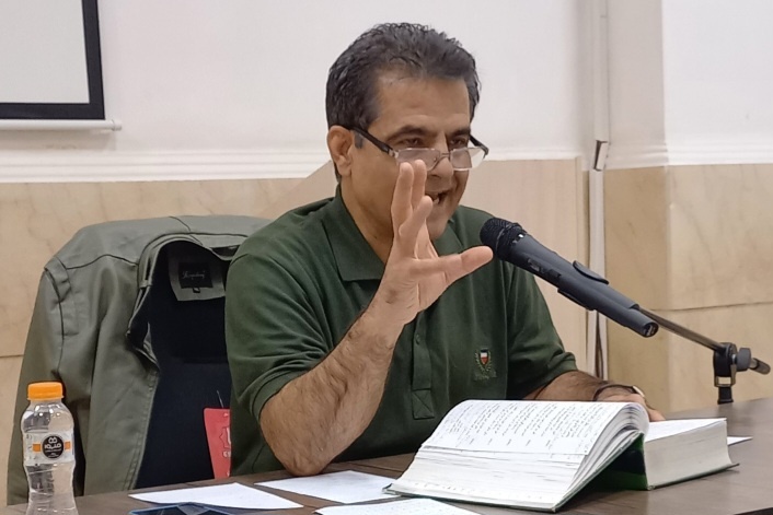 مولانا «کافر» را در معنای معرفتی و روانشناختی تفسیر می‌کند