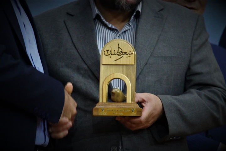 تجلیل از برگزیدگان جشنواره‌ شعر و داستان دانشگاه‌های آزاد اسلامی کشور در رشت