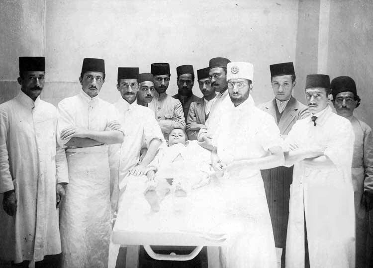 وقتی پزشک مدرن جای طبیب سنتی را گرفت