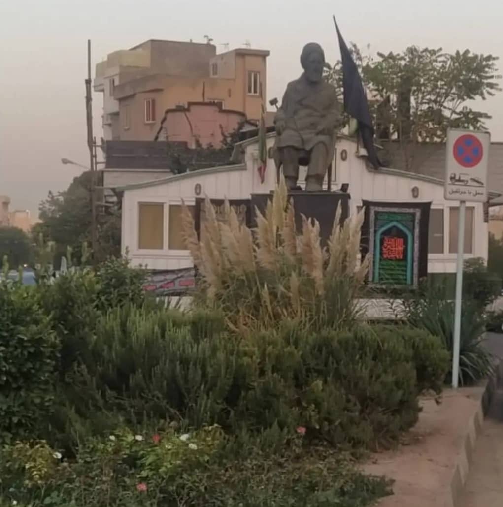 قهرمانی که سلاحش گچ و تخته سیاه بود