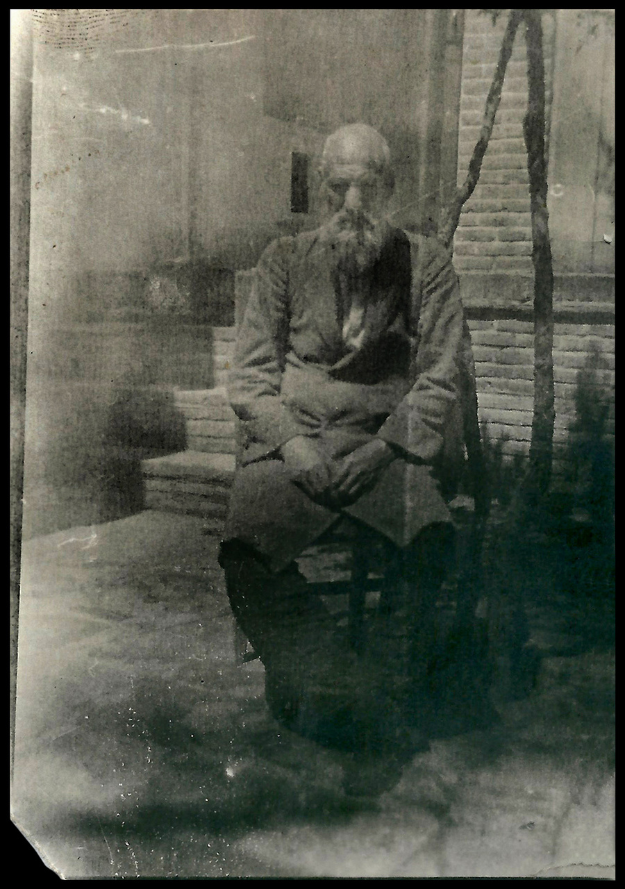 قهرمانی که سلاحش گچ و تخته سیاه بود