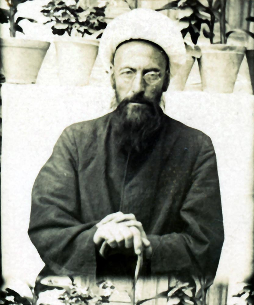 قهرمانی که سلاحش گچ و تخته سیاه بود