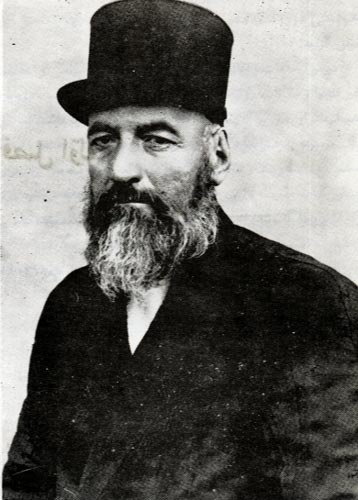 قهرمانی که سلاحش گچ و تخته سیاه بود