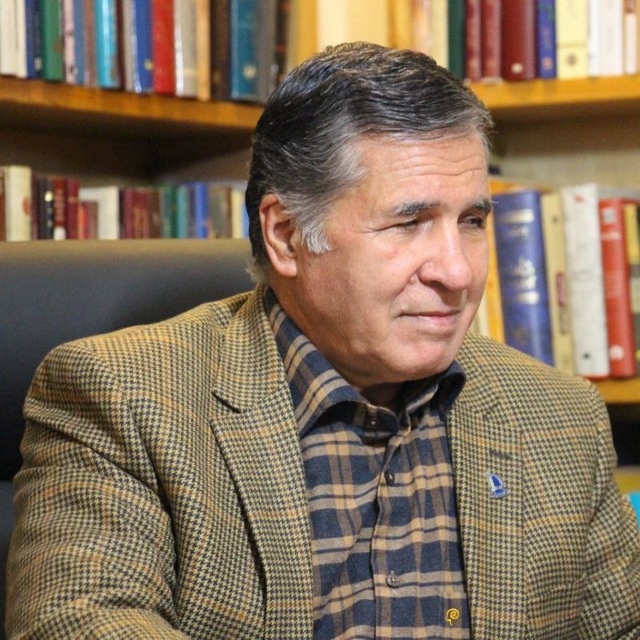 نقش محمد جعفر یاحقی بر تار و پودِ زبانفارسی