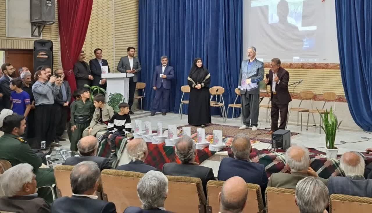 دیوان شعر کردی «گولزار» در کرمانشاه رونمایی شد