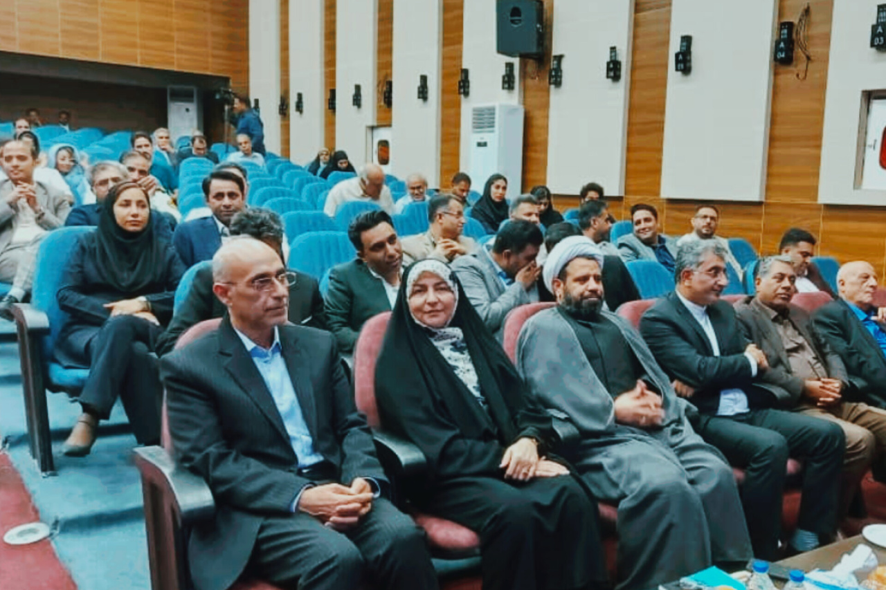 برگزیدگان جشنواره مطبوعات خلیج‌فارس تقدیر شدند/ خبرنگار ایبنا در میان برگزیدگان