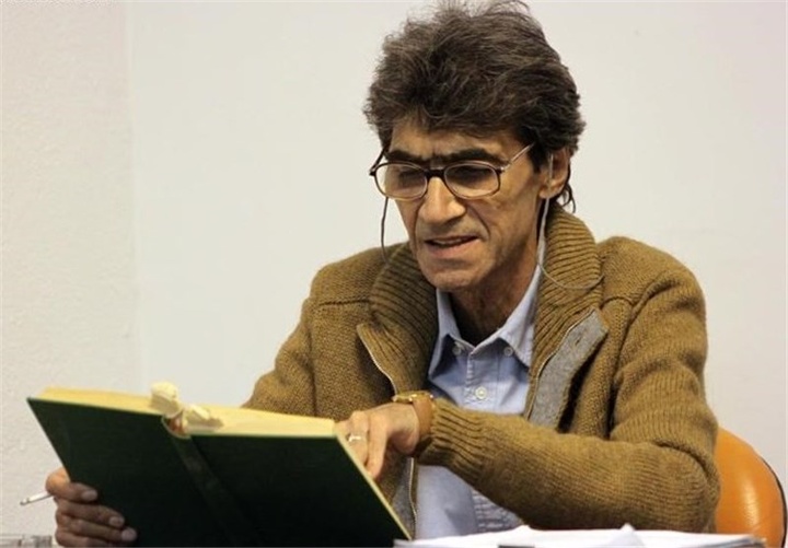 در دورانی که اکثراً به چپ متمایل بودند، ناصر تقوایی هیچ وقت عضو گروه‌های چپ نشد