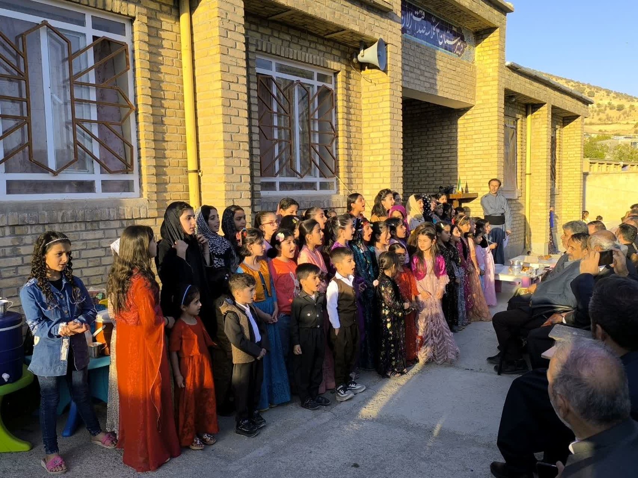 رویداد عصر شعر دهکده در روستای زلان جوانرود افتتاح شد