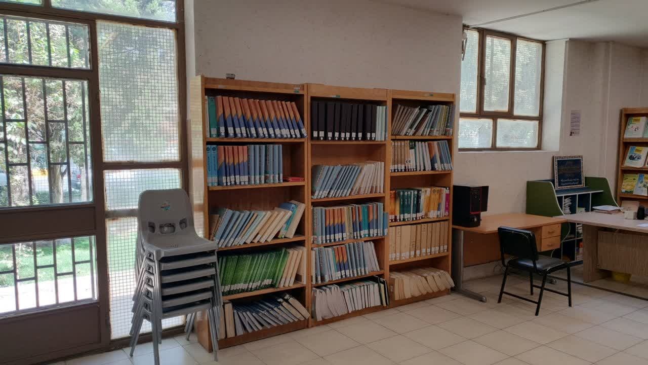 کتابخانه نابینایان ولیعصر؛ بدون حمایت اما امیدوار/ برخورداری از ۱۷ هزار جلد کتاب گویا