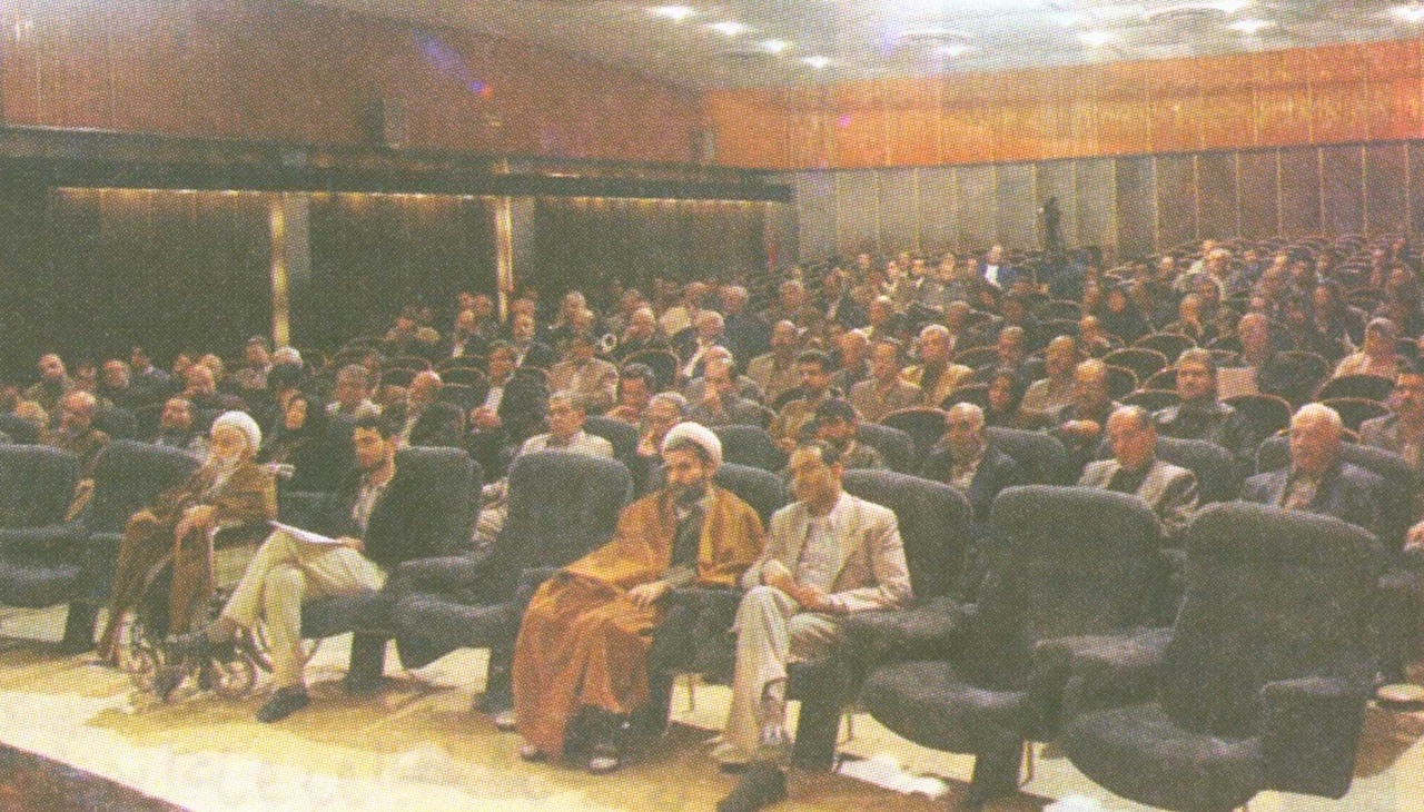 چشم‌هایی که کتاب را می‌دیدند / هفته کتاب نمادی از بلوغ فرهنگی