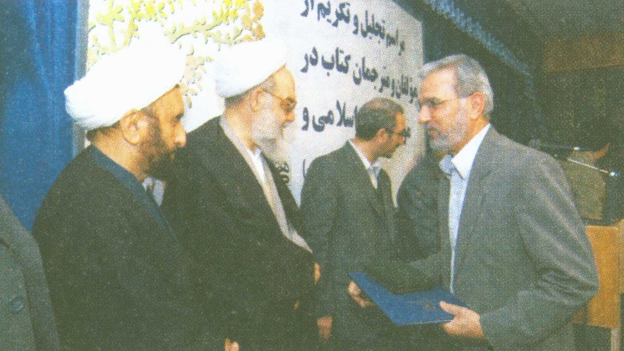 چشم‌هایی که کتاب را می‌دیدند / هفته کتاب نمادی از بلوغ فرهنگی