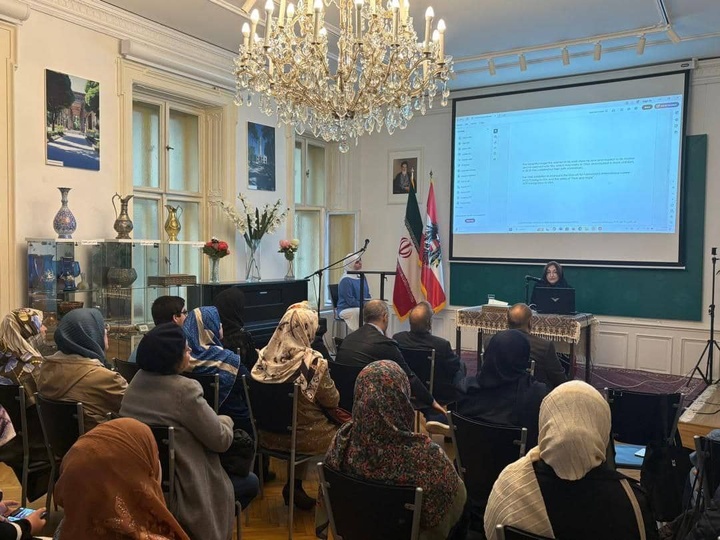 فرشچیان با مطالعه آثار رامبرانت و میکل‌آنژ موجب تلفیق نگارگری ایرانی با رمانتیسم شد