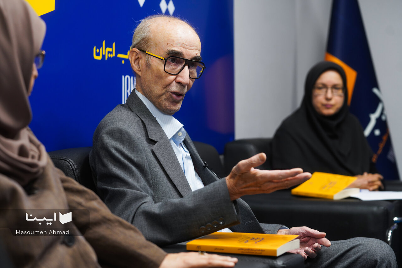 واژهسازی از حالت عالمانه به مردمی تغییر کرده است/کتابی که در زنجیر نظریهها محصور نمانده است