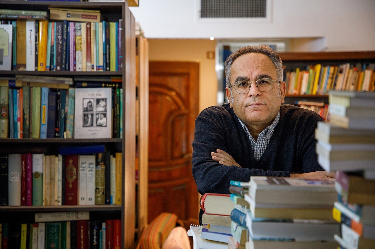 ابهام‌زدایی از زندگی شاعر «مرا ببوس»