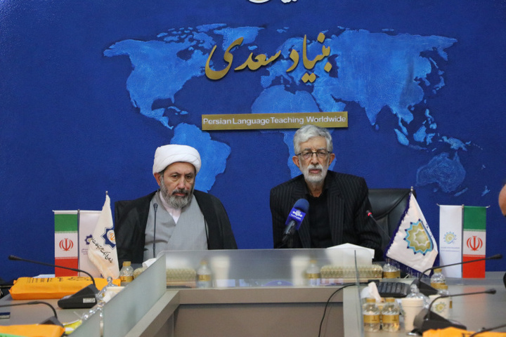 پیوند عمیق در توسعه زبان فارسی وجود دارد