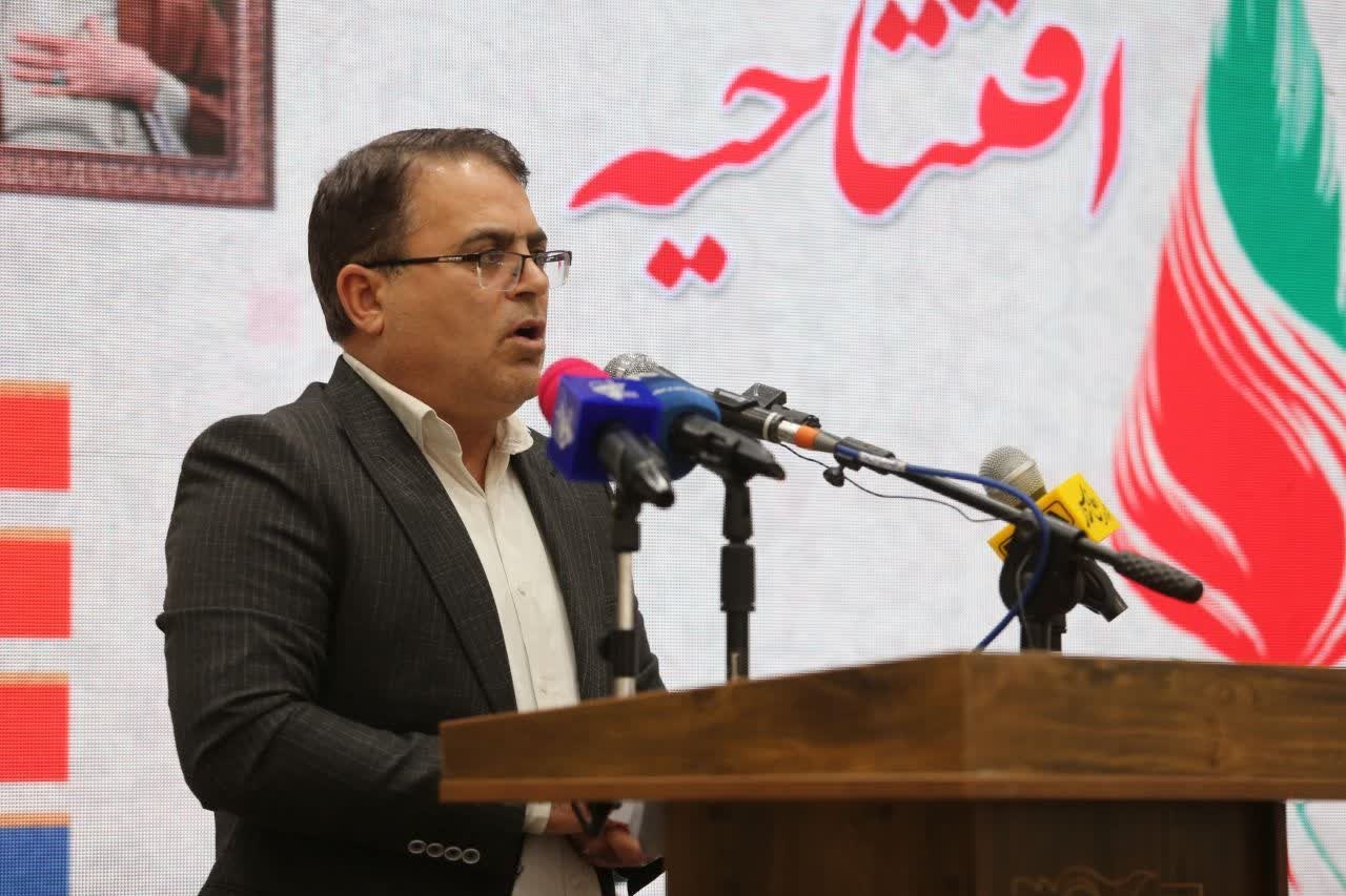 نسلهای مختلف به بازدید از نمایشگاه کتاب آمدند/ جلوهای از حضور متنوع اقشار