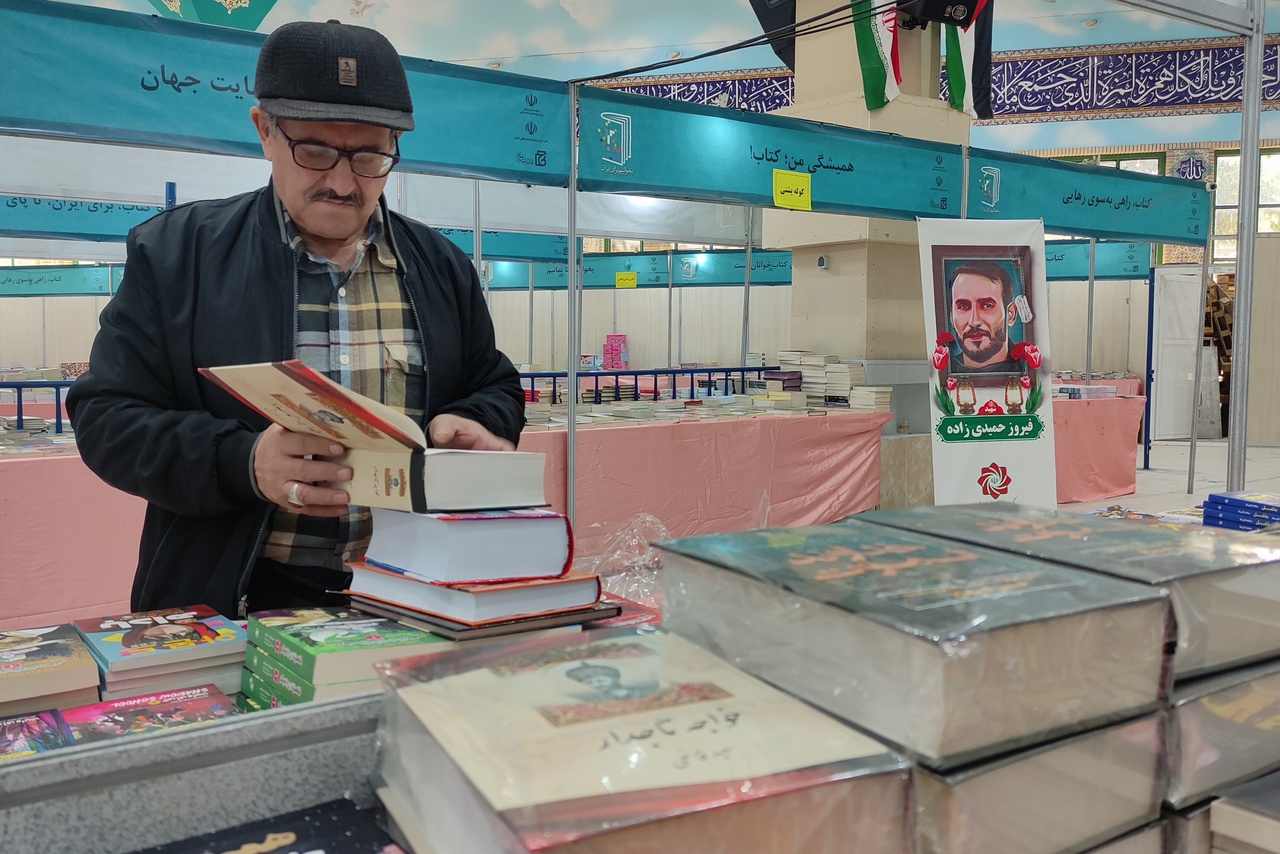نسل‌های مختلف به بازدید از نمایشگاه کتاب آمدند/ جلوه‌ای از حضور متنوع اقشار