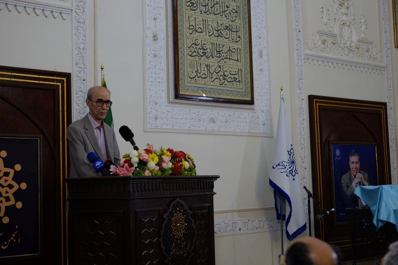 یک عمر پژوهش در سایه حکیم فردوسی