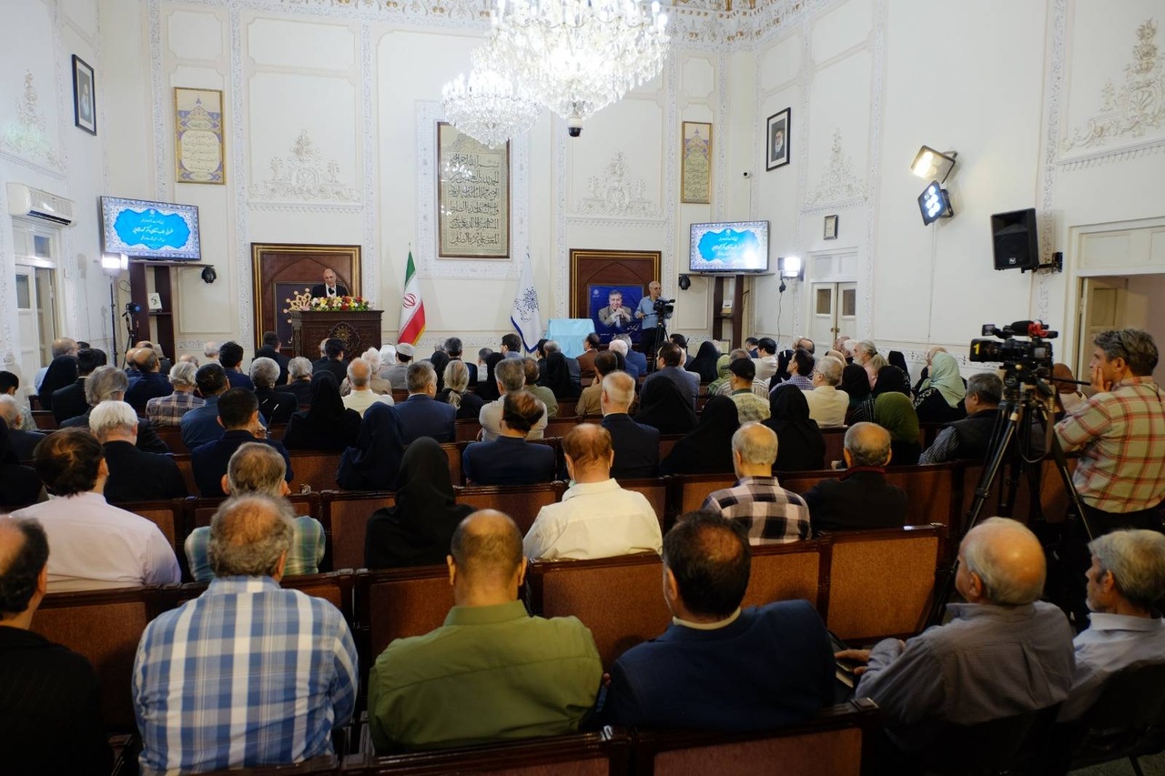 یک عمر پژوهش در سایه حکیم فردوسی