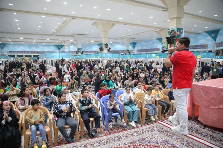 پیشتازی دهه نودی‌ها در روز دوم نمایشگاه