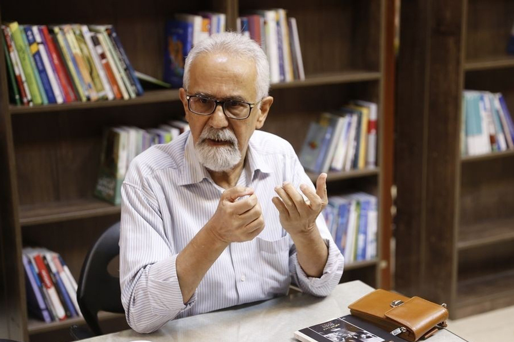 یک پای موراکامی همیشه در واقعیت است