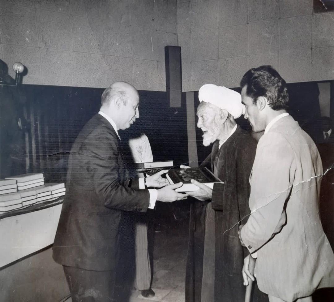 تجلیل از مقام علمی مرحوم محمد علی معلم حبیب آبادی در سال ۱۳۵۳