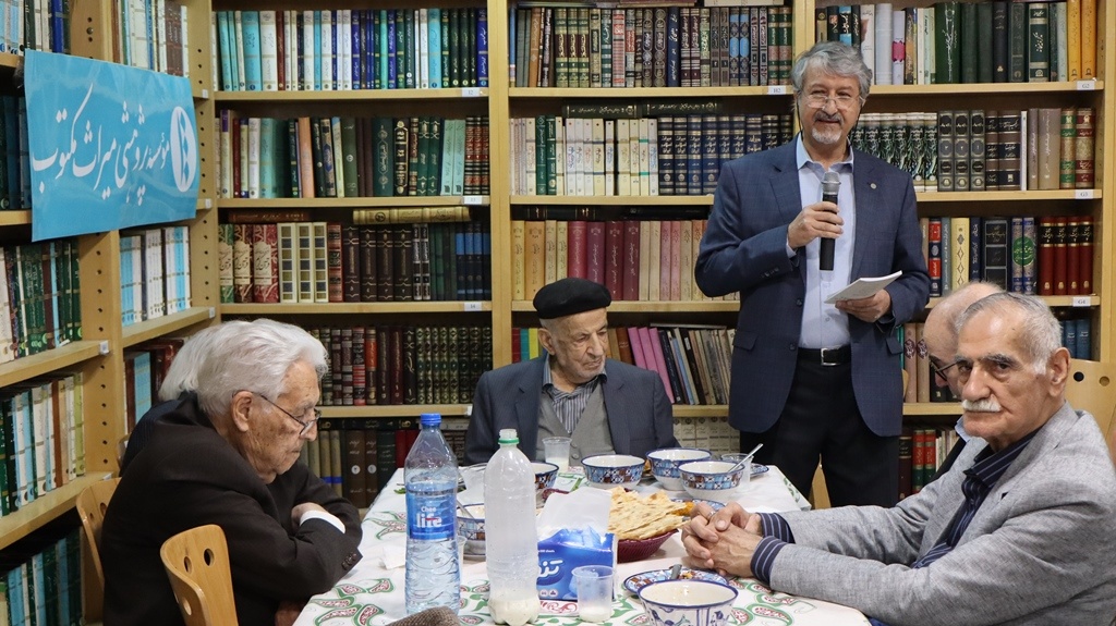 من قرضم را به دهخدا و ایران پرداخته‌ام