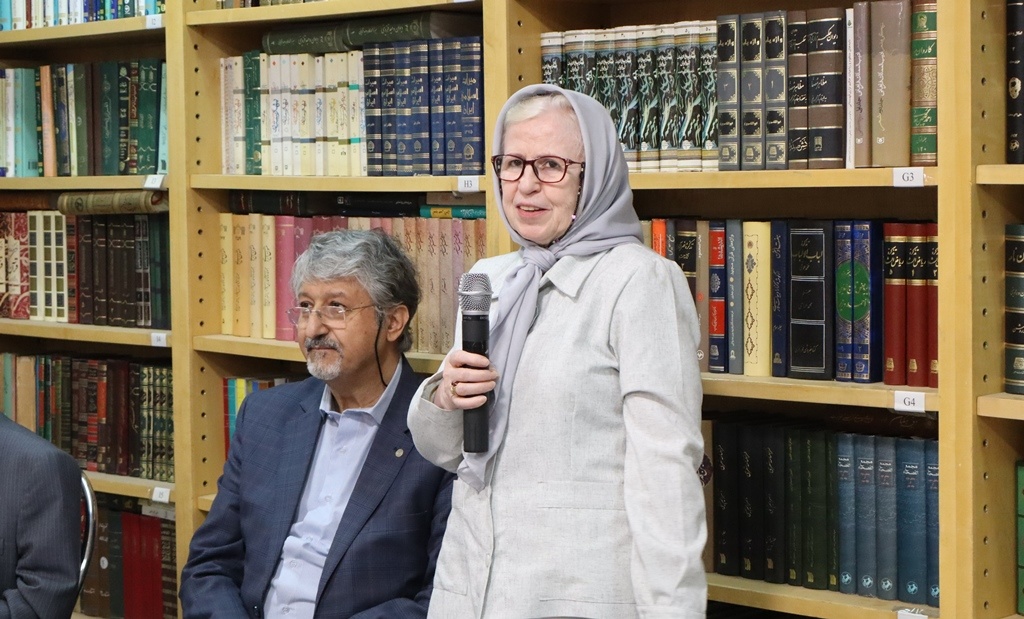 من قرضم را به دهخدا و ایران پرداخته‌ام