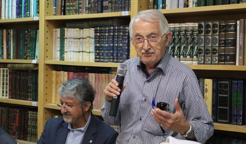 من قرضم را به دهخدا و ایران پرداخته‌ام