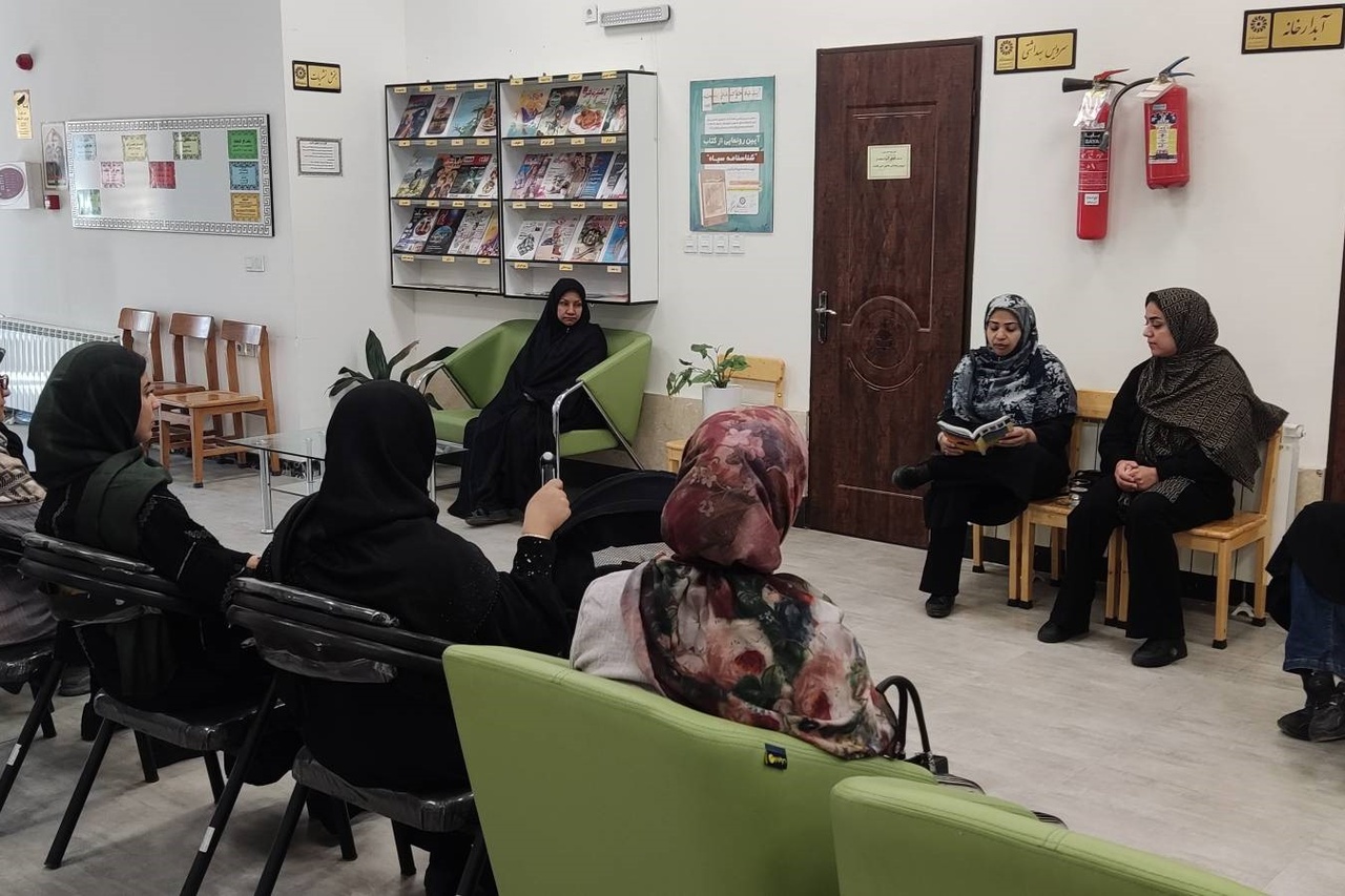 نشست کتابخوان در تربتحیدریه/ برگزاری نمایشگاه کتاب در سبزوار