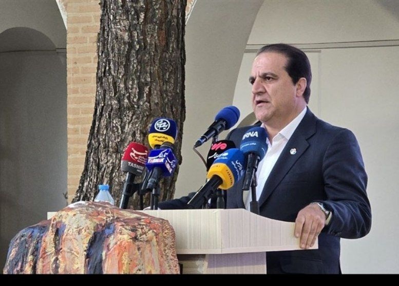 آیین نکوداشت نامداران فرهنگ و هنر ایلام در قلعه تاریخی والی برگزار شد