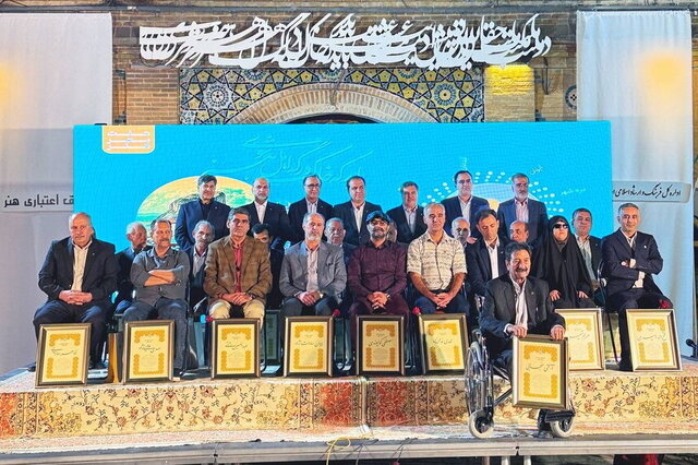 آیین نکوداشت نامداران فرهنگ و هنر ایلام در قلعه تاریخی والی برگزار شد