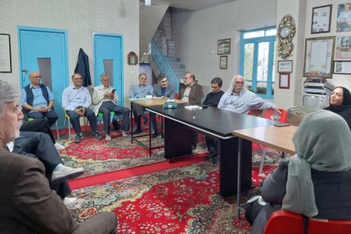 نشست جمعی از نویسندگان استان مرکزی در اراک برگزار شد