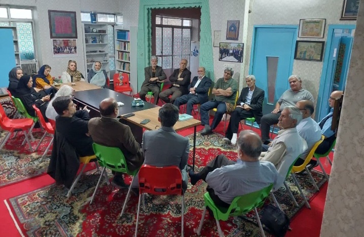 نشست جمعی از نویسندگان استان مرکزی در اراک برگزار شد